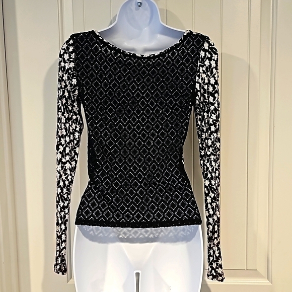 AEROPOSTALE Black White Lace Back L/S Flower Detail Knit Top Sz S M - Picture 8 of 11